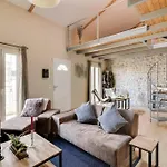 C059-splendid With Air Conditioned -