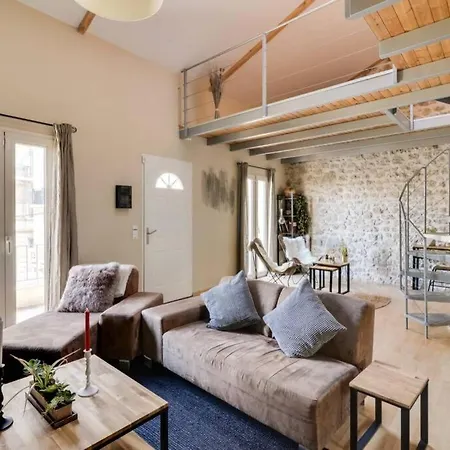 C059-splendid With Air Conditioned -