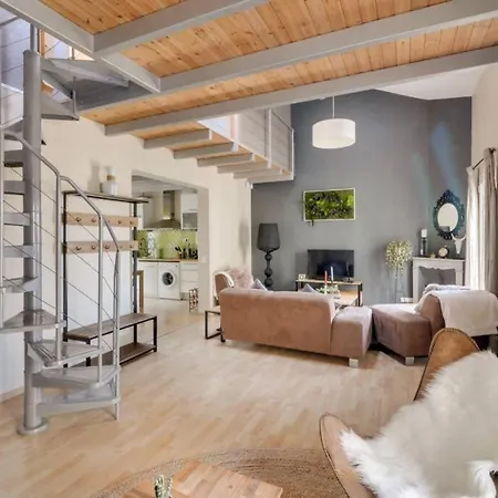 C059-splendid With Air Conditioned -