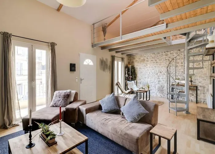 C059-splendid With Air Conditioned -