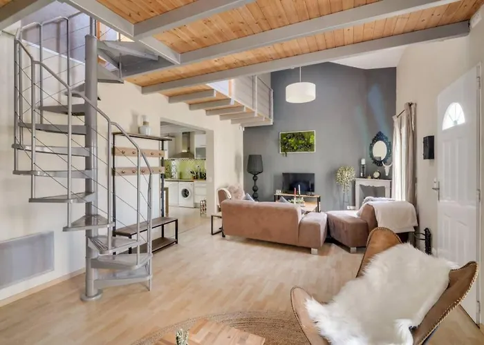 C059-splendid With Air Conditioned -